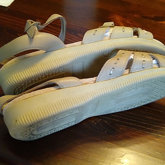 Shoes - Picture 4 of 4